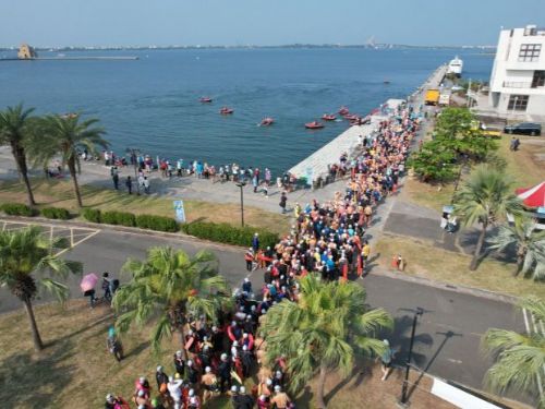 2026大鵬灣橫渡長泳嘉年華，結合東港美食與海洋運動觀光打造南台灣水域盛事